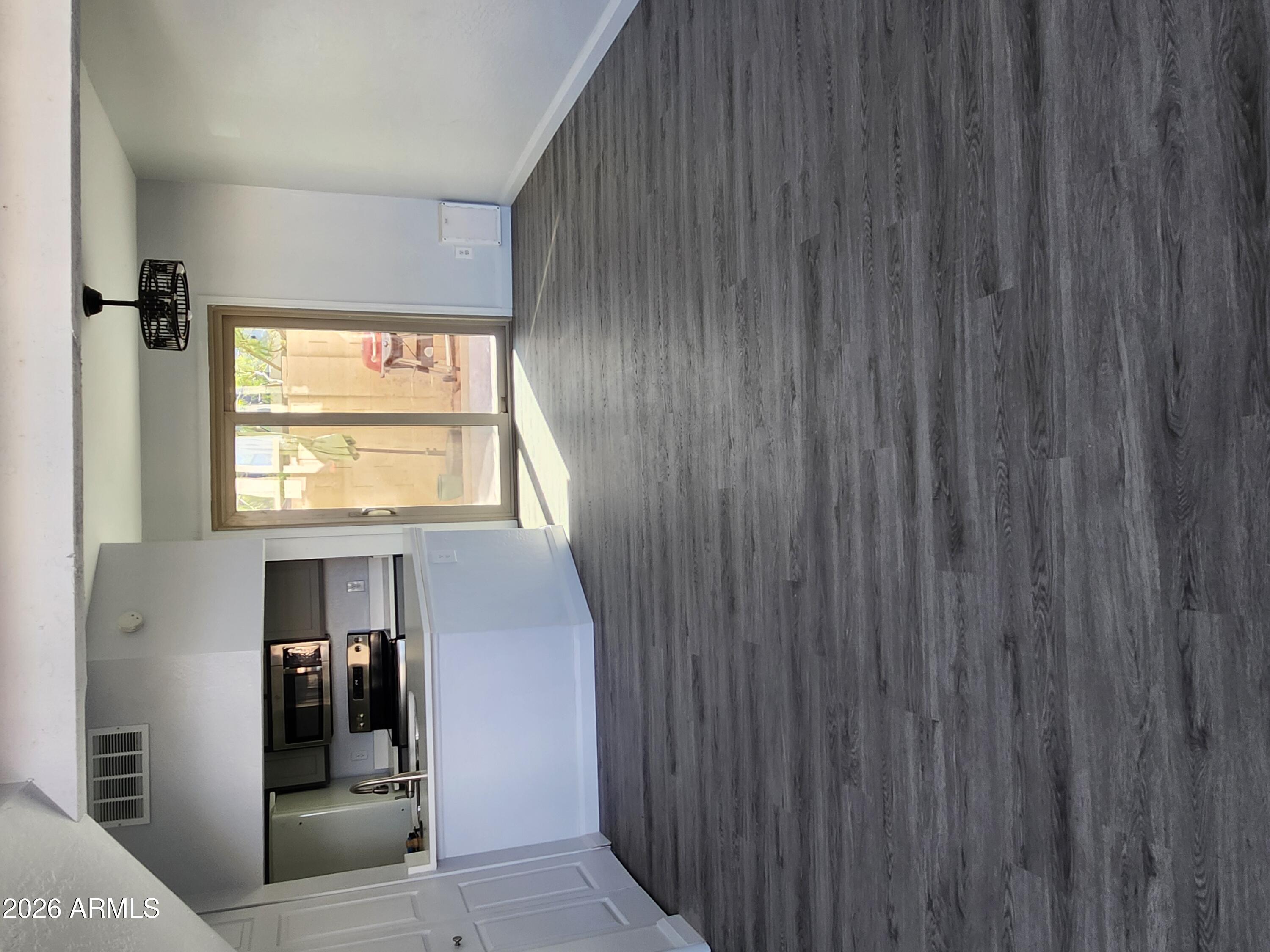 4240 N LONGVIEW Avenue 9