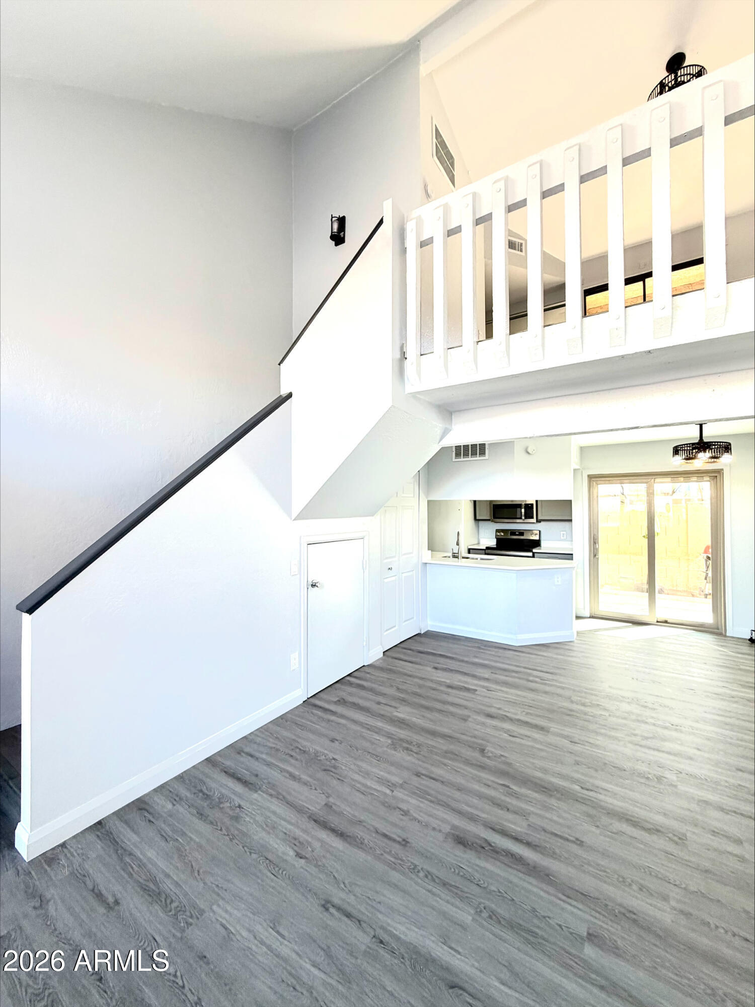 4240 N LONGVIEW Avenue 9