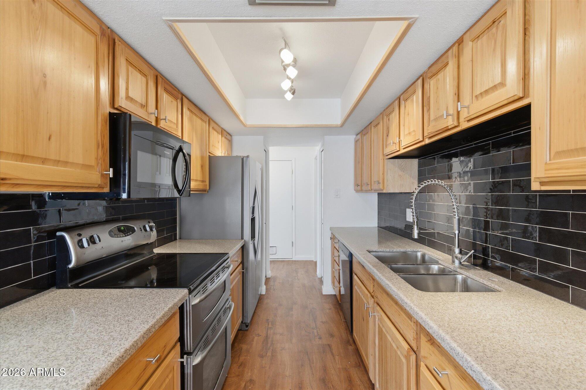 5402 W COUNTRY GABLES Drive