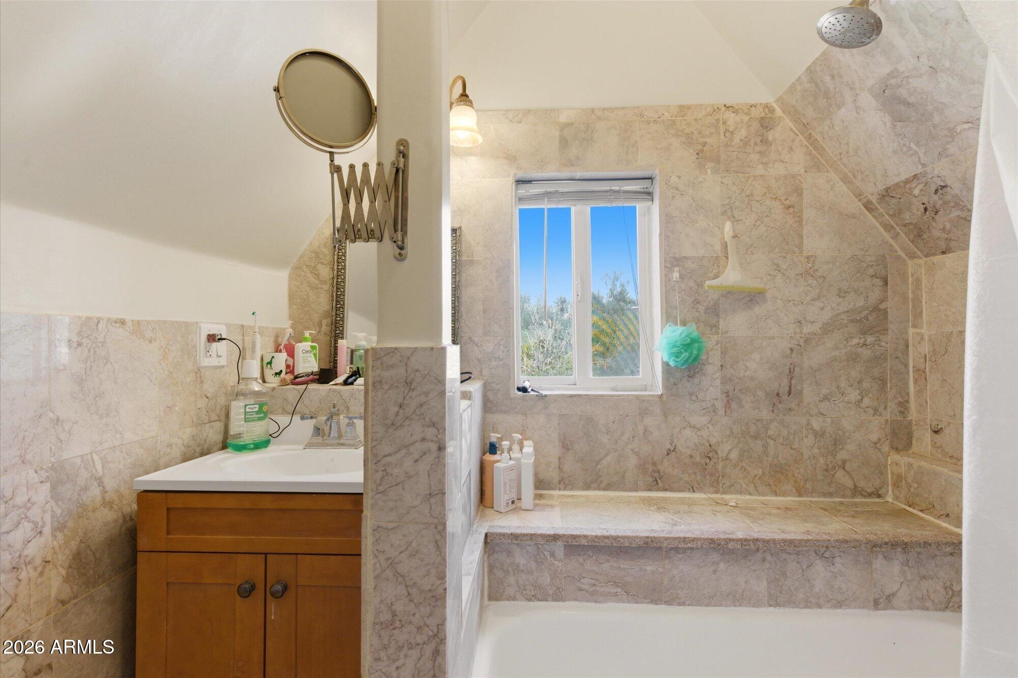 1326 W ROOSEVELT Street