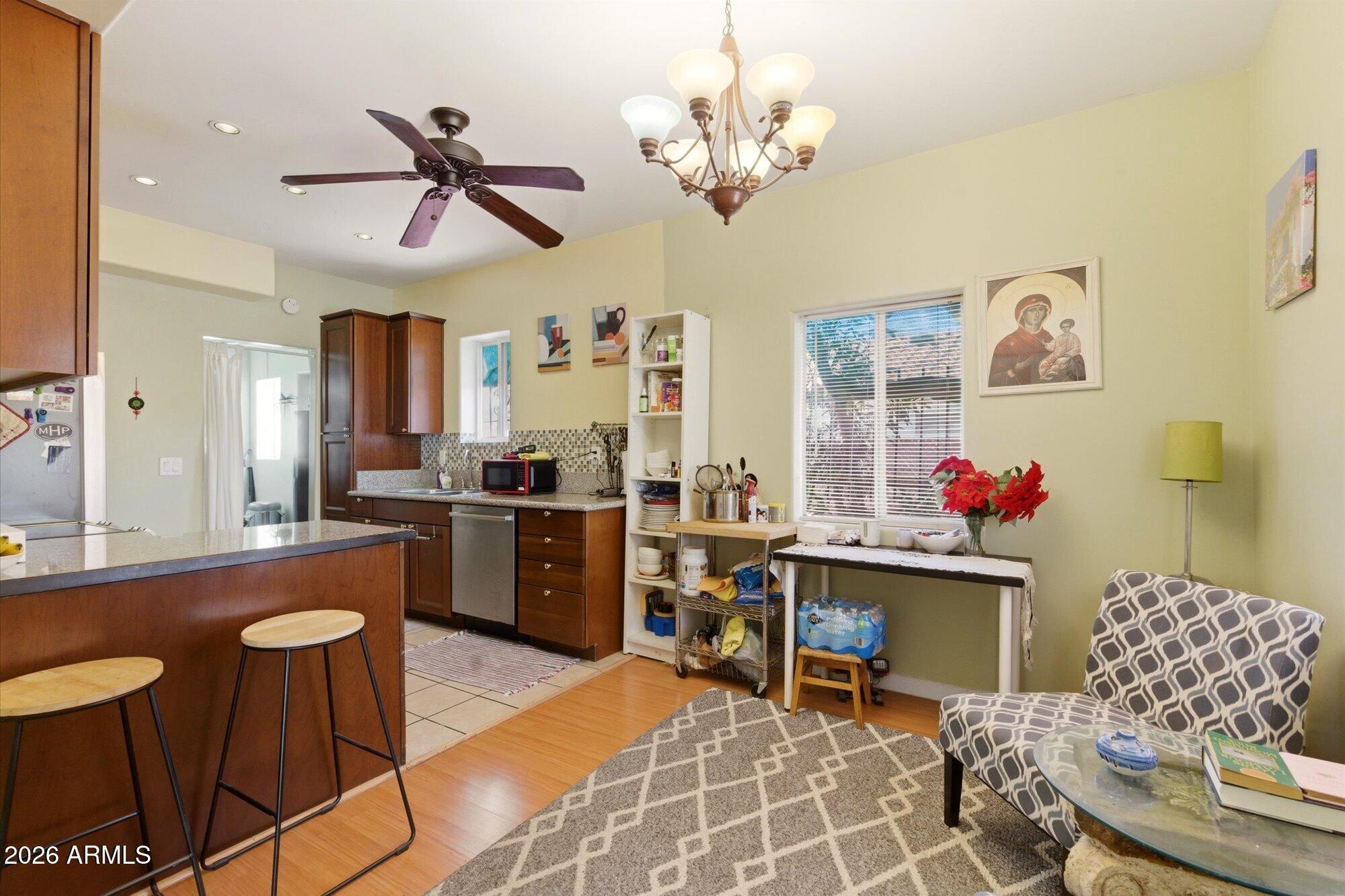 1326 W ROOSEVELT Street