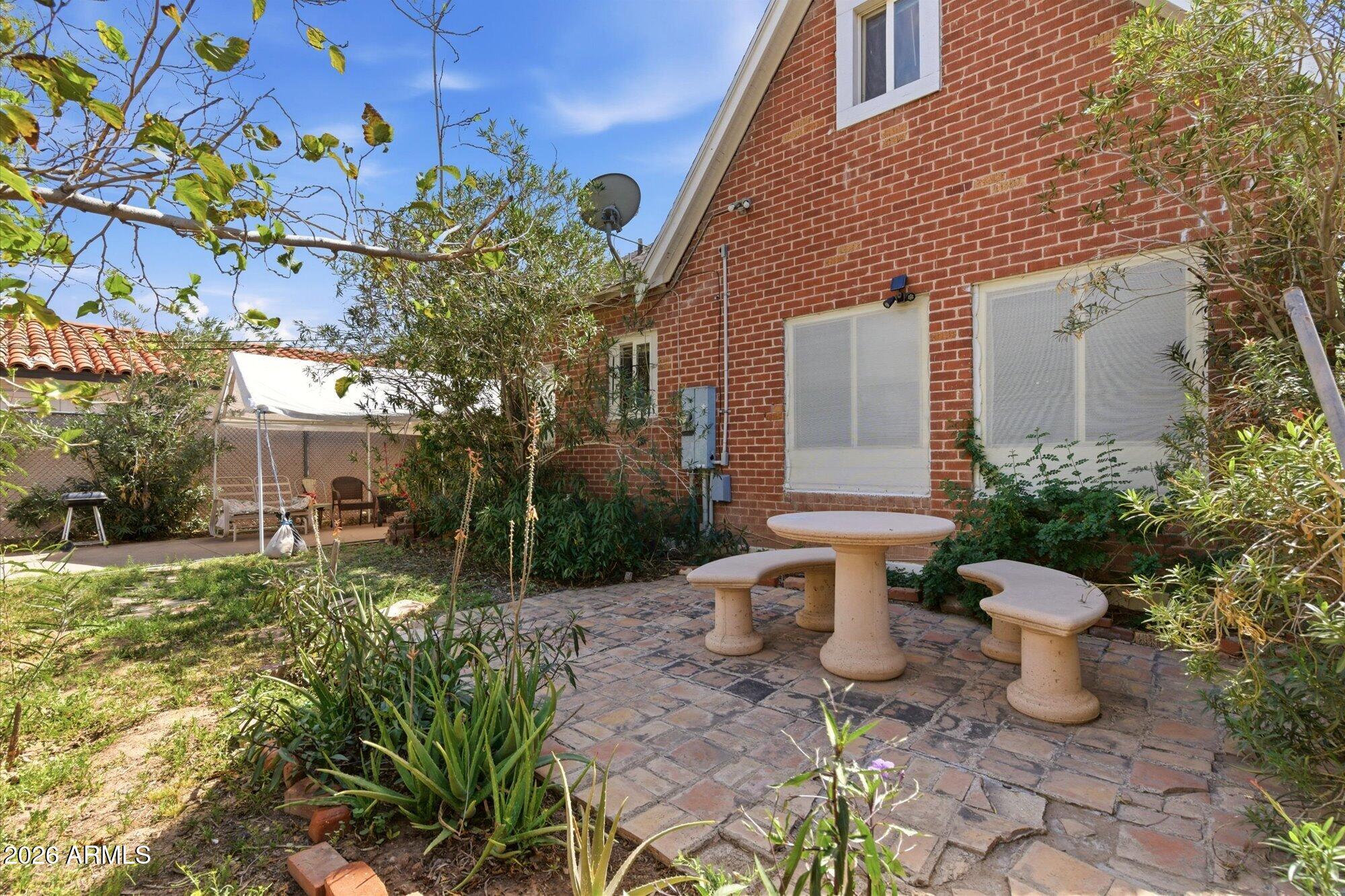 1326 W ROOSEVELT Street