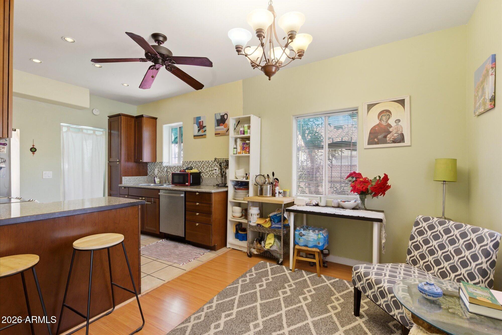 1326 W ROOSEVELT Street