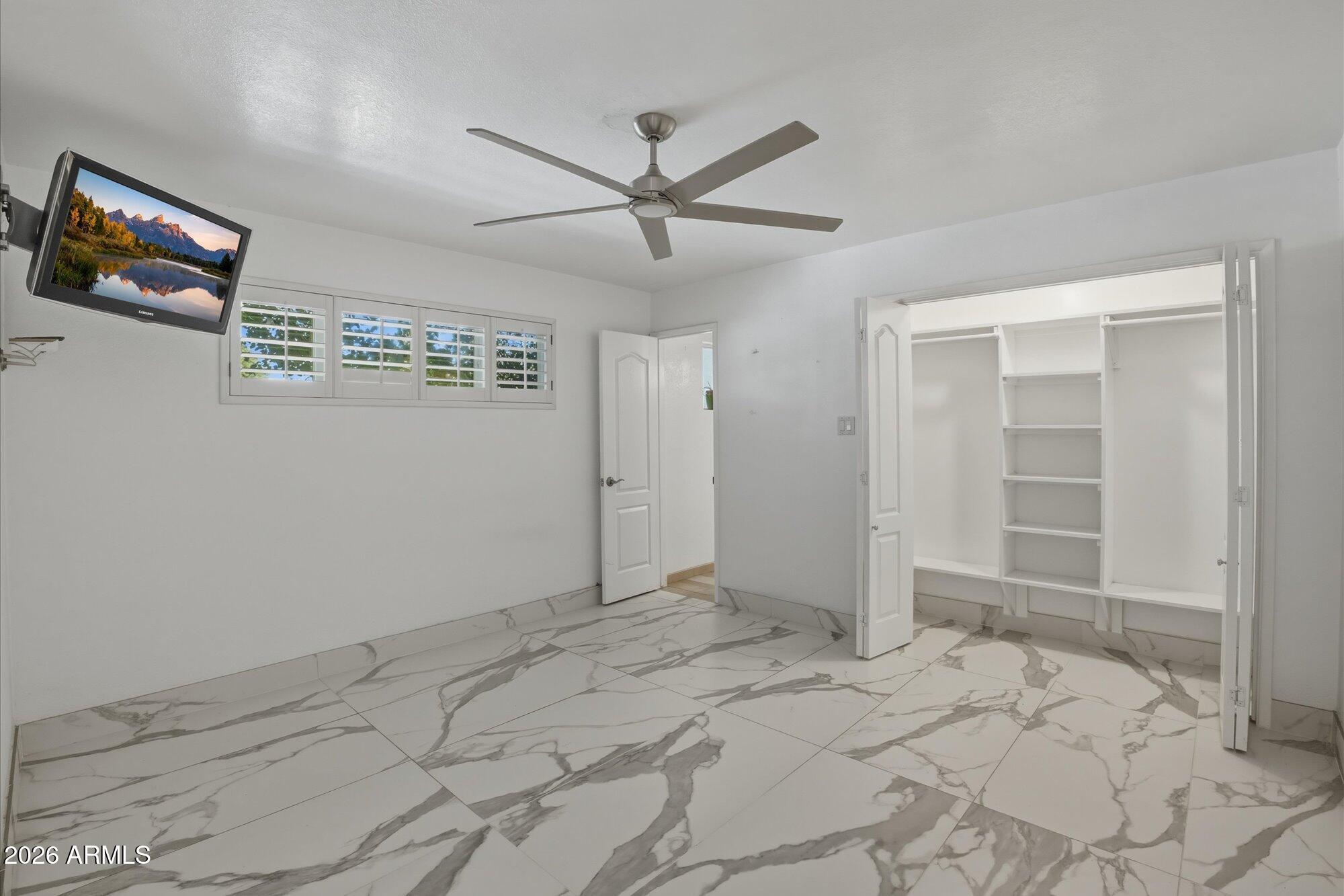 1532 W LOMA Lane