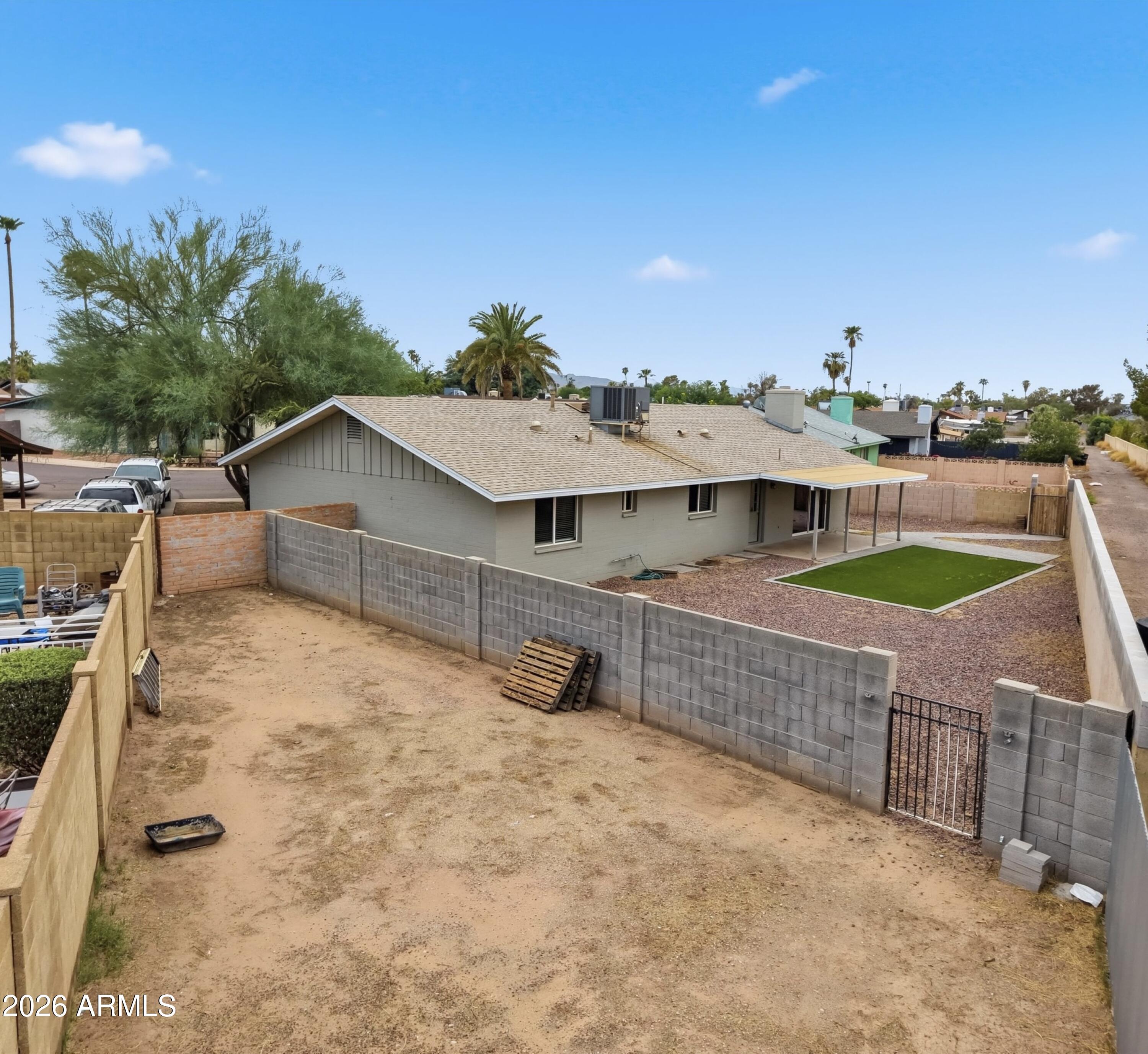 1726 E EL PARQUE Drive