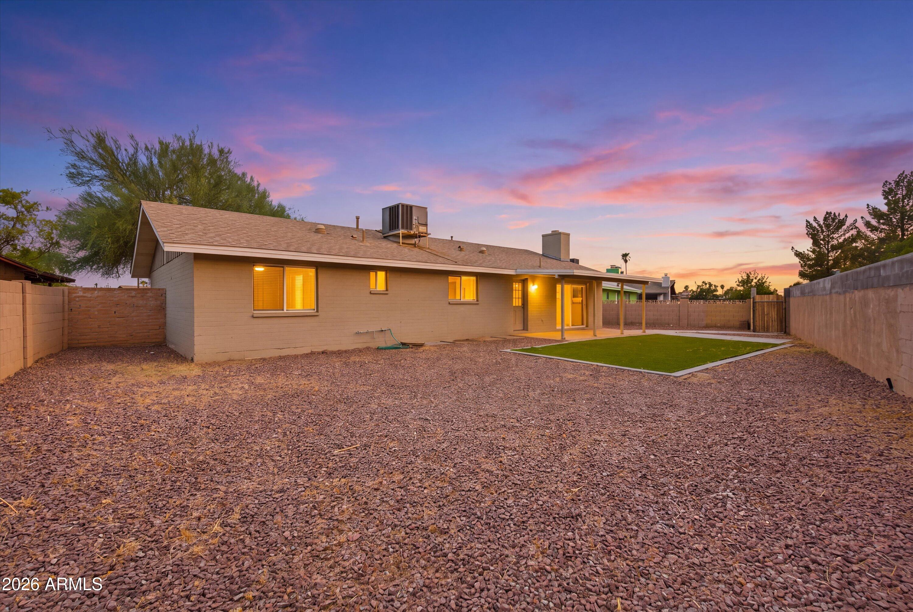 1726 E EL PARQUE Drive