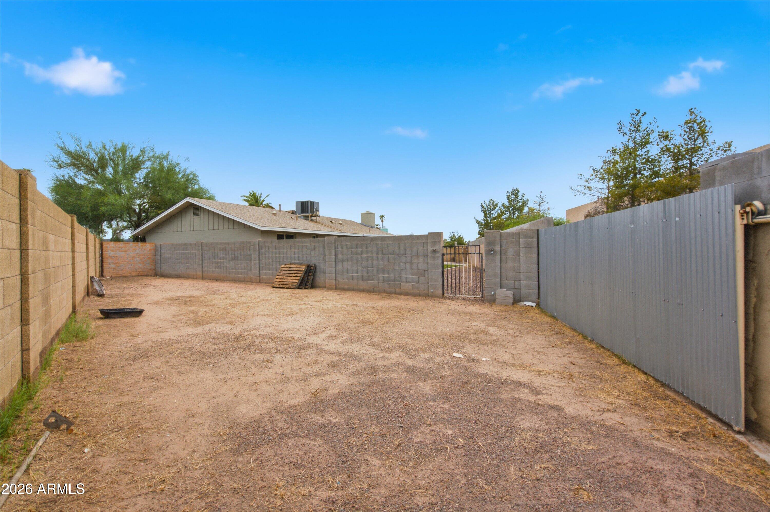 1726 E EL PARQUE Drive