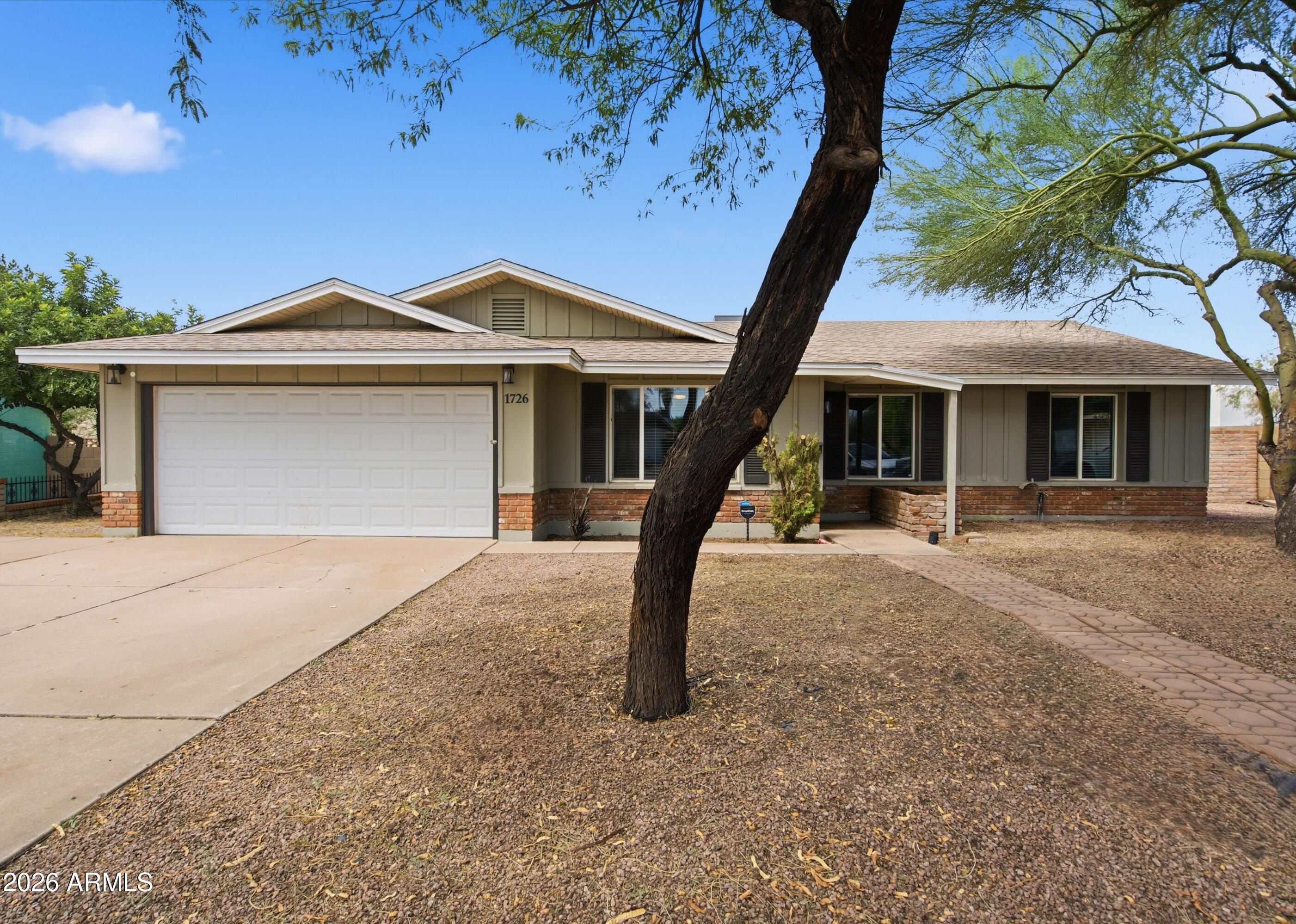 1726 E EL PARQUE Drive
