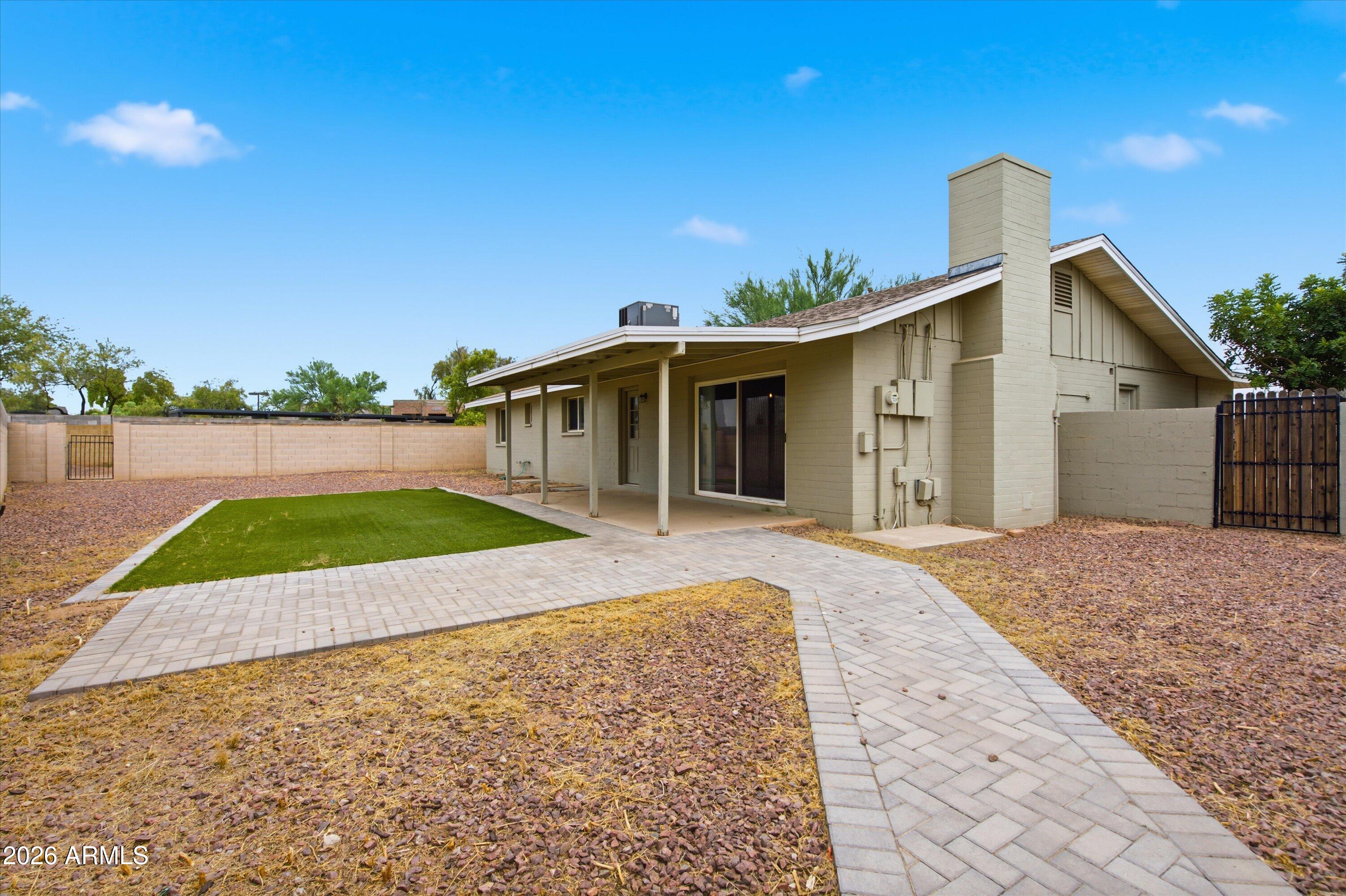 1726 E EL PARQUE Drive