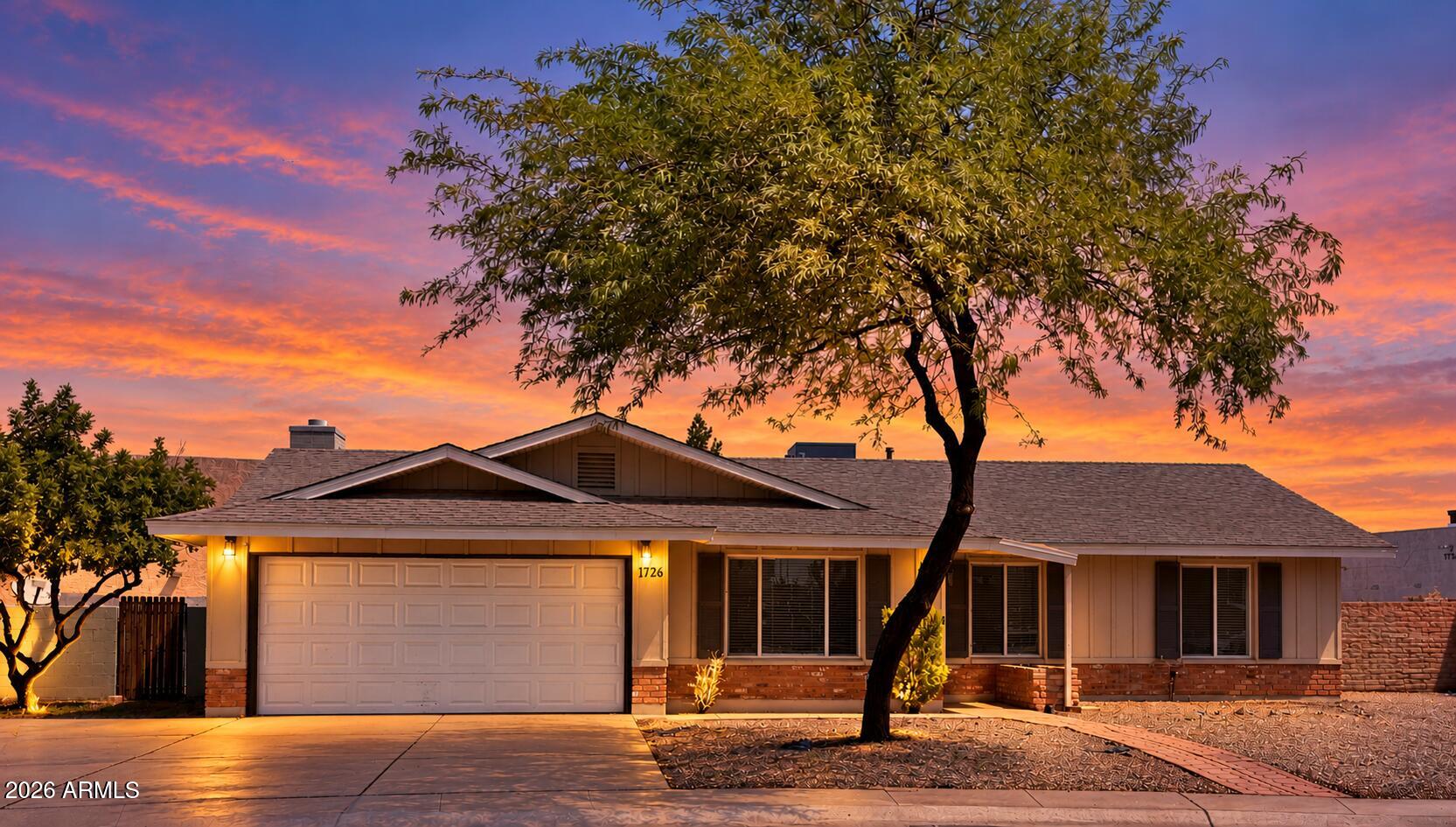 1726 E EL PARQUE Drive