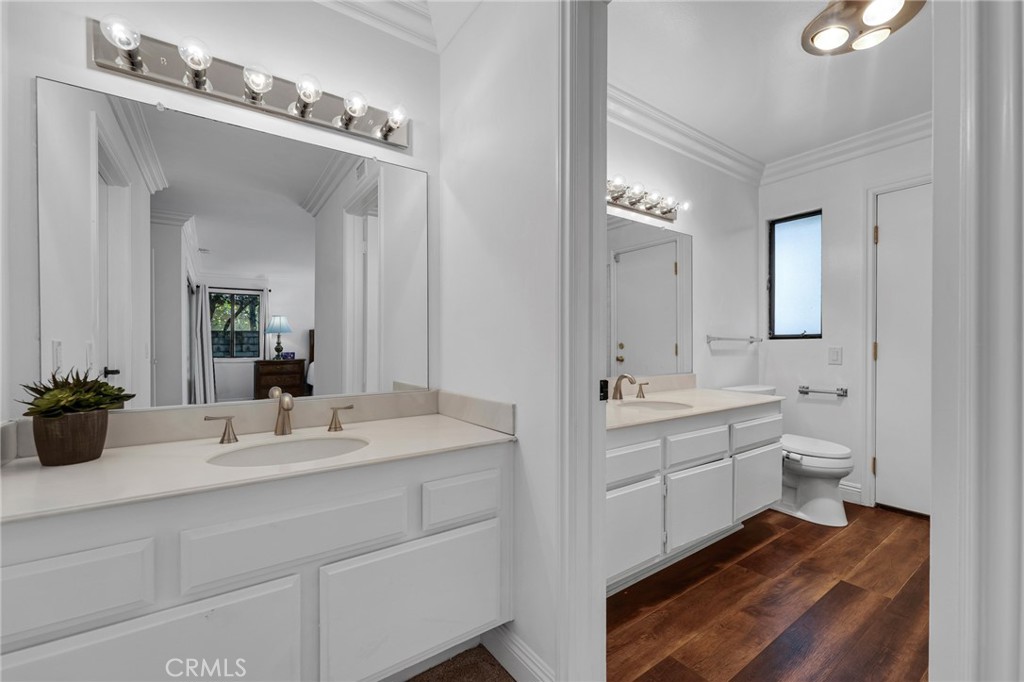 17004 Gledhill Street