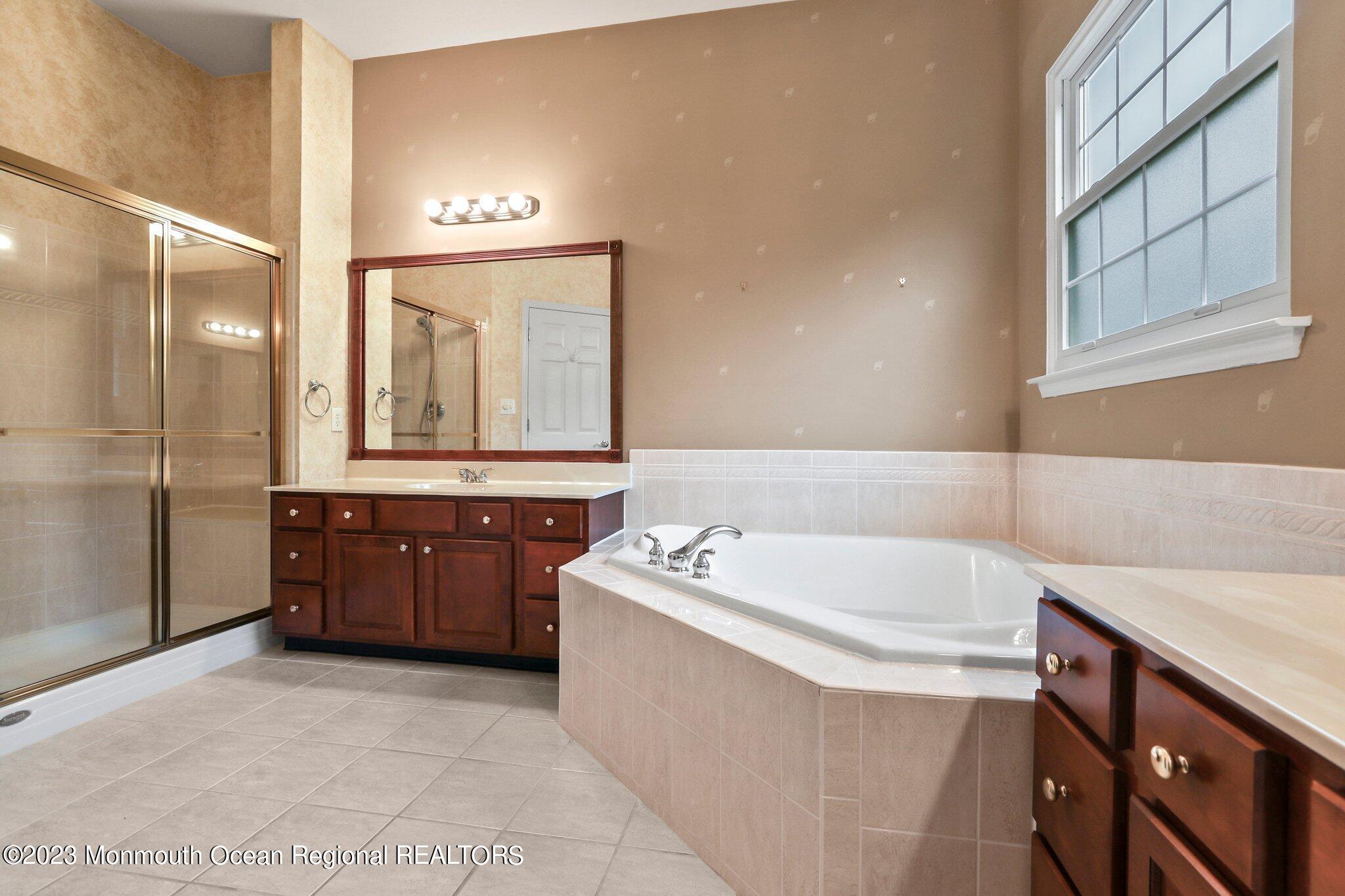 4 Little Falls Court