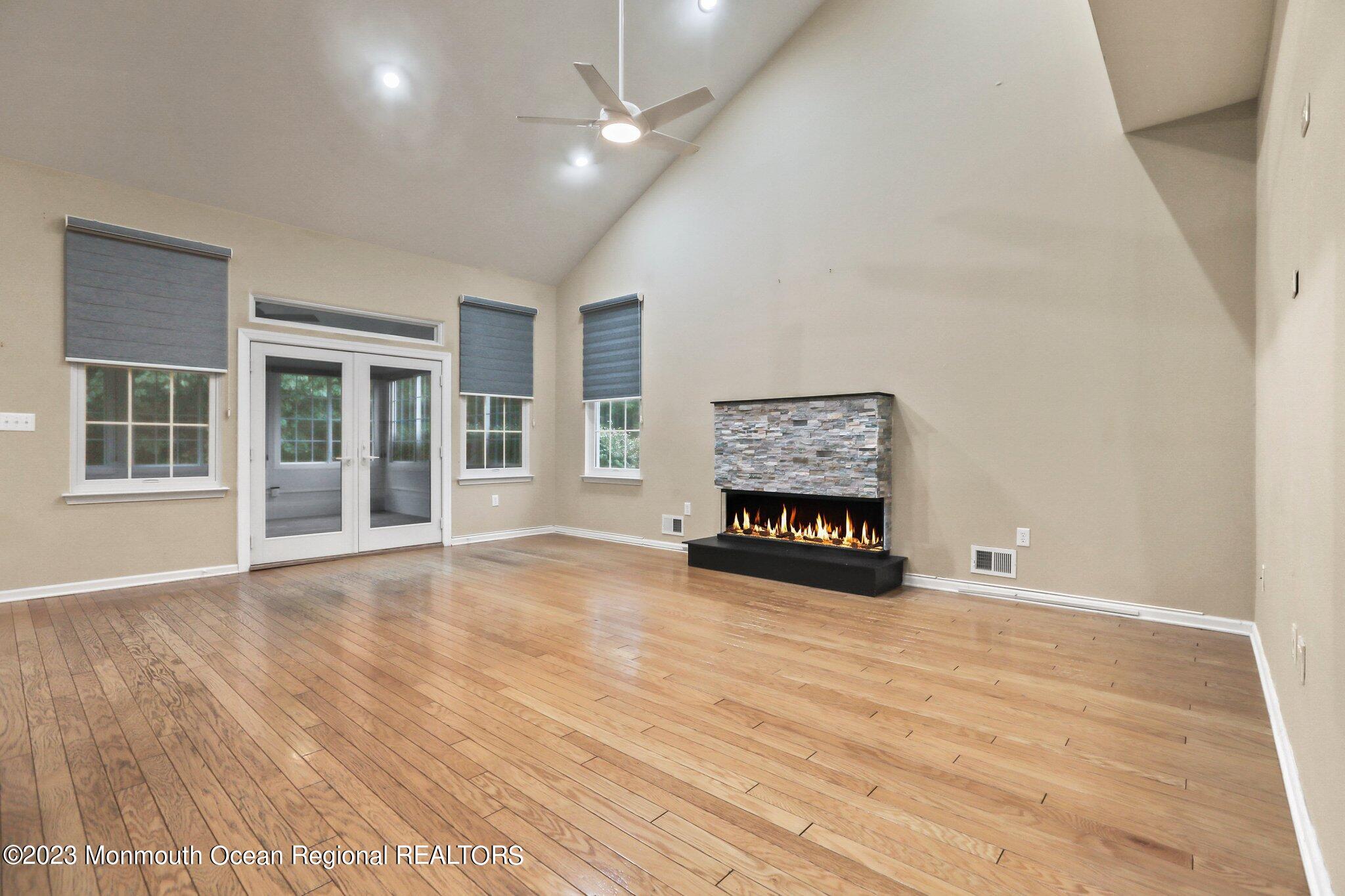 4 Little Falls Court