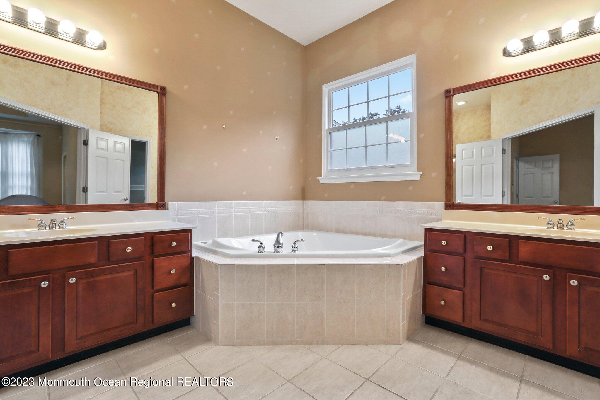 4 Little Falls Court