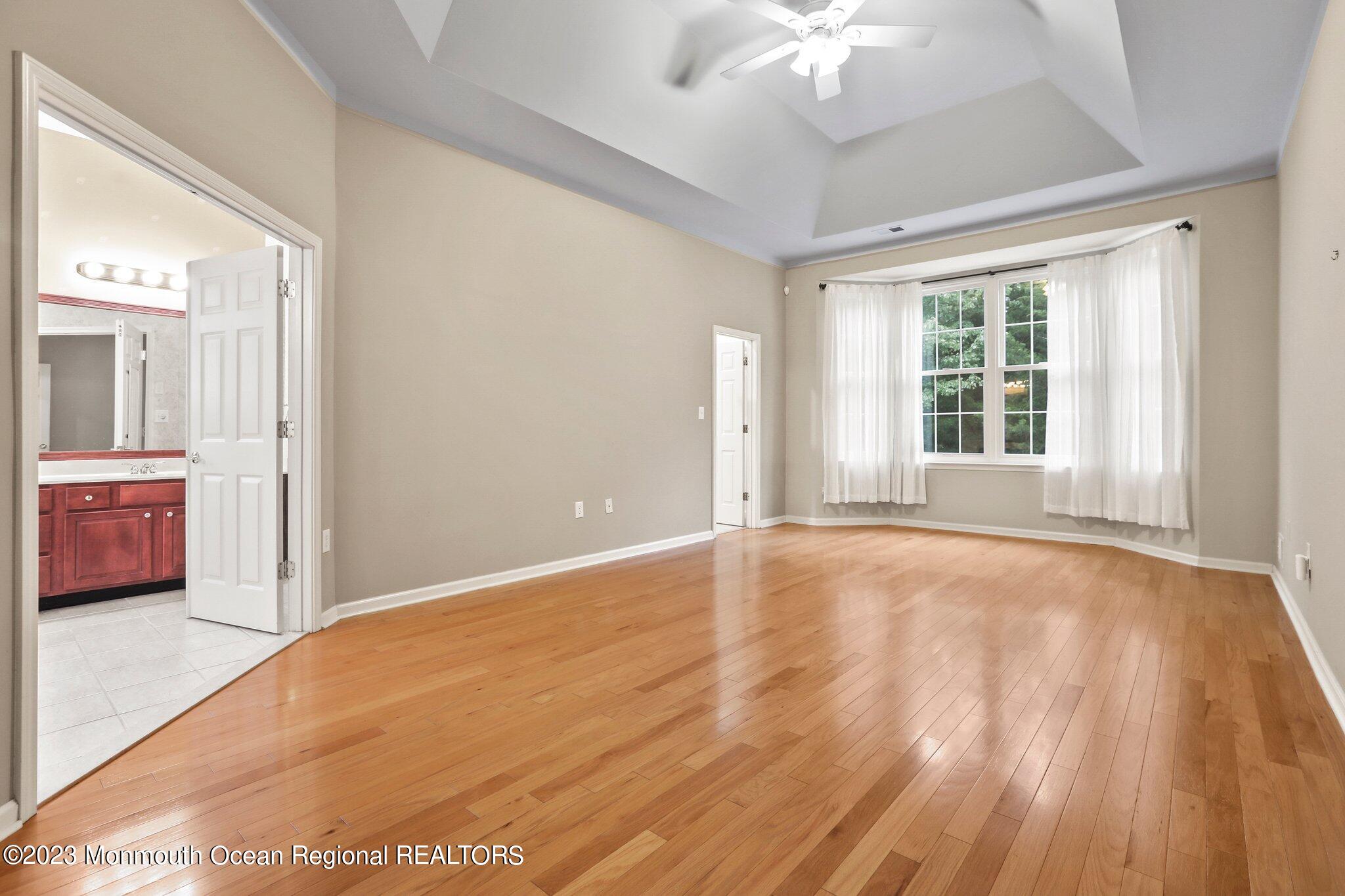 4 Little Falls Court