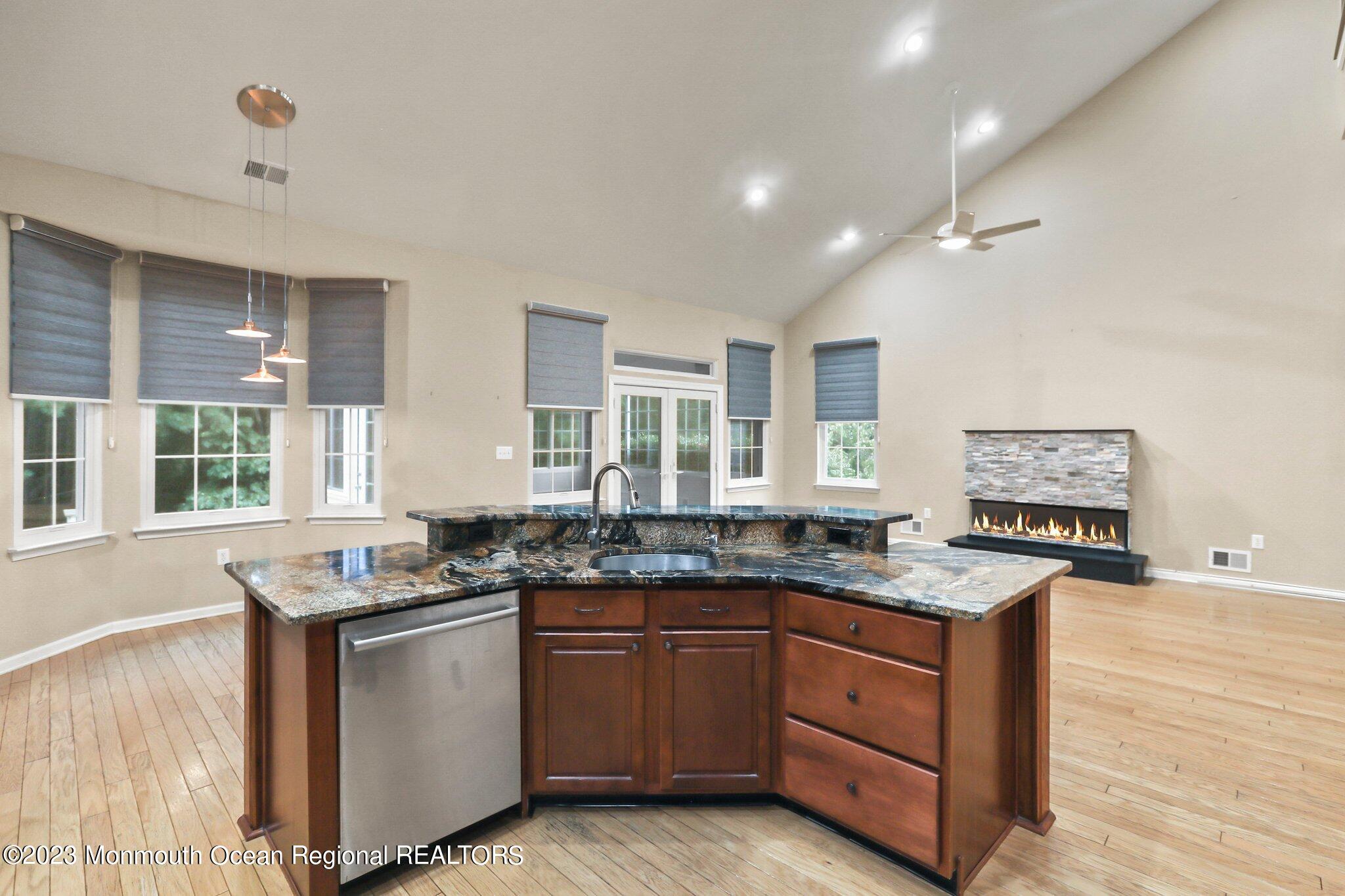 4 Little Falls Court