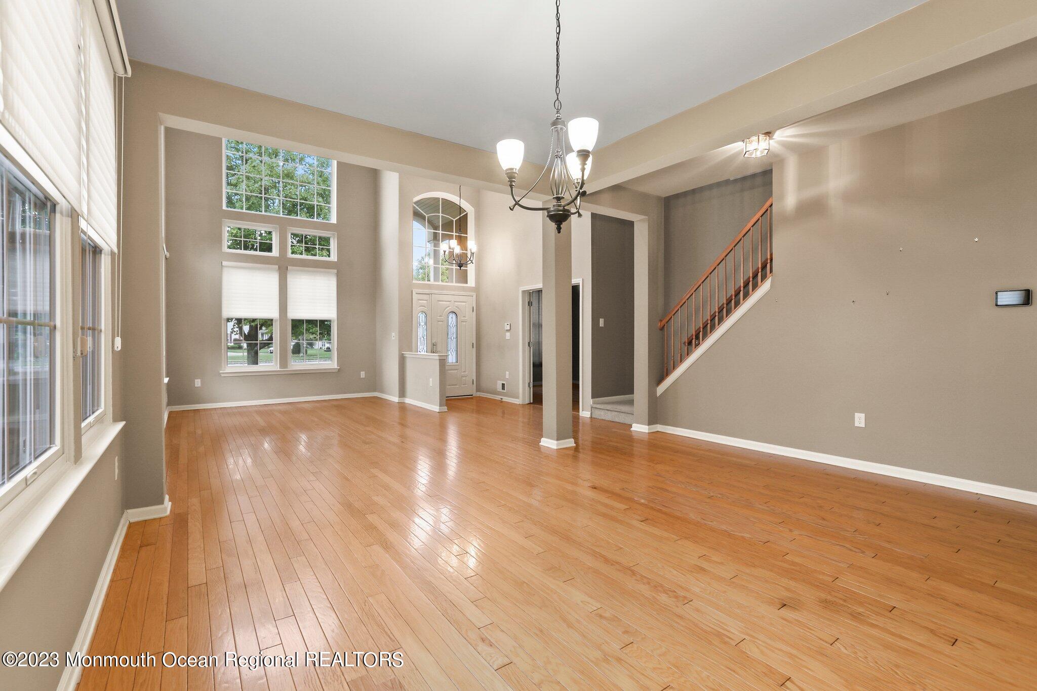 4 Little Falls Court