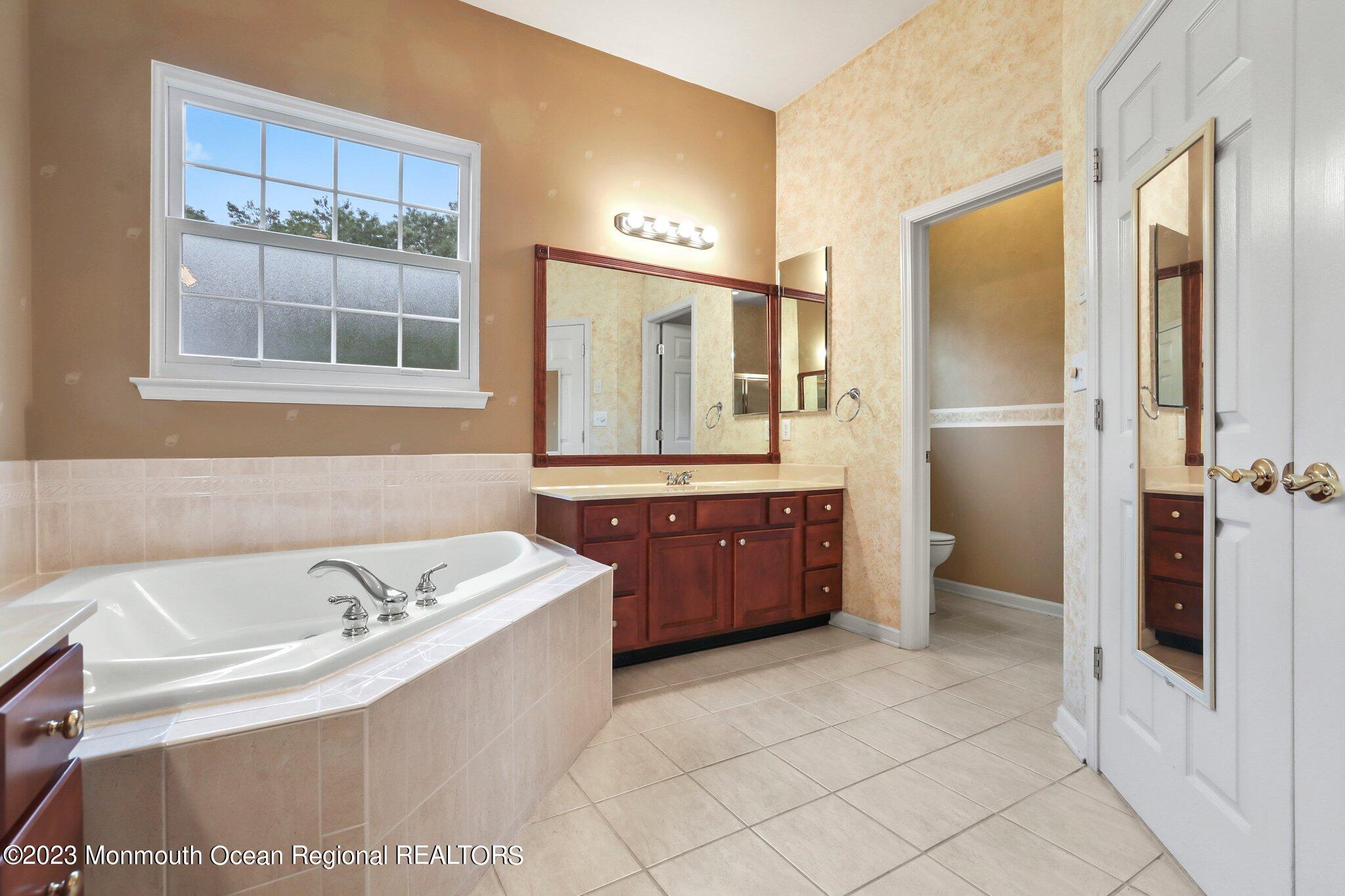 4 Little Falls Court