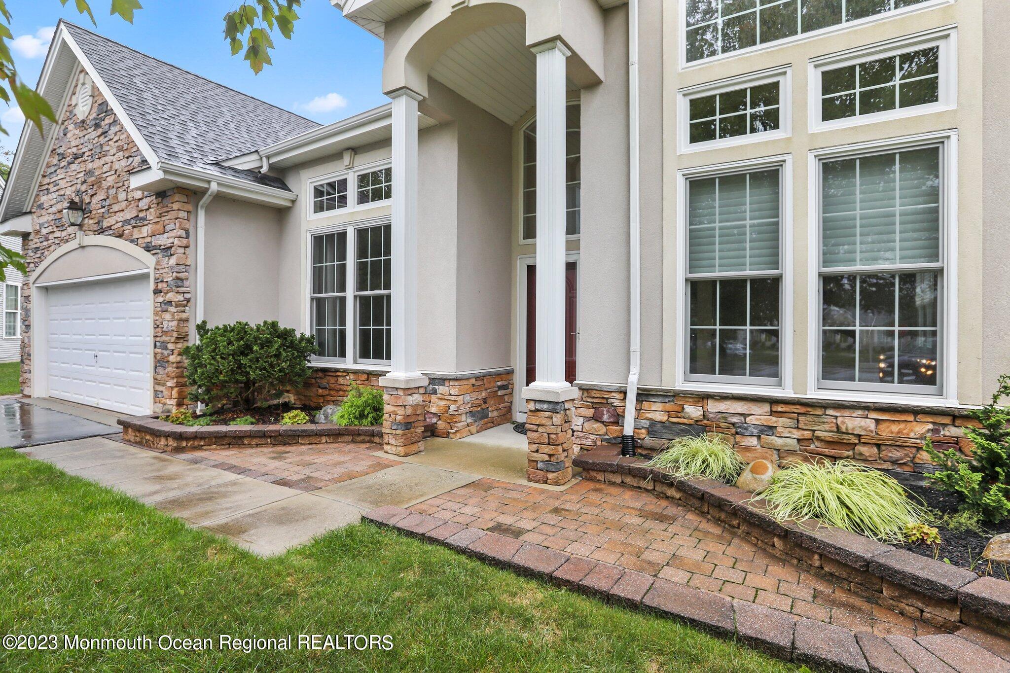 4 Little Falls Court