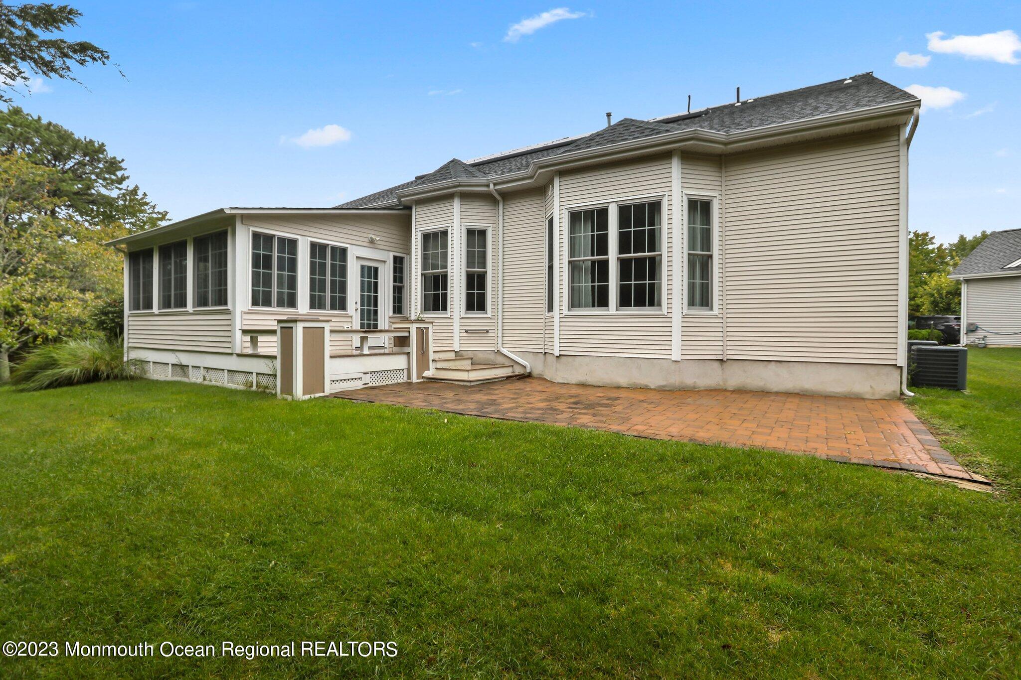 4 Little Falls Court