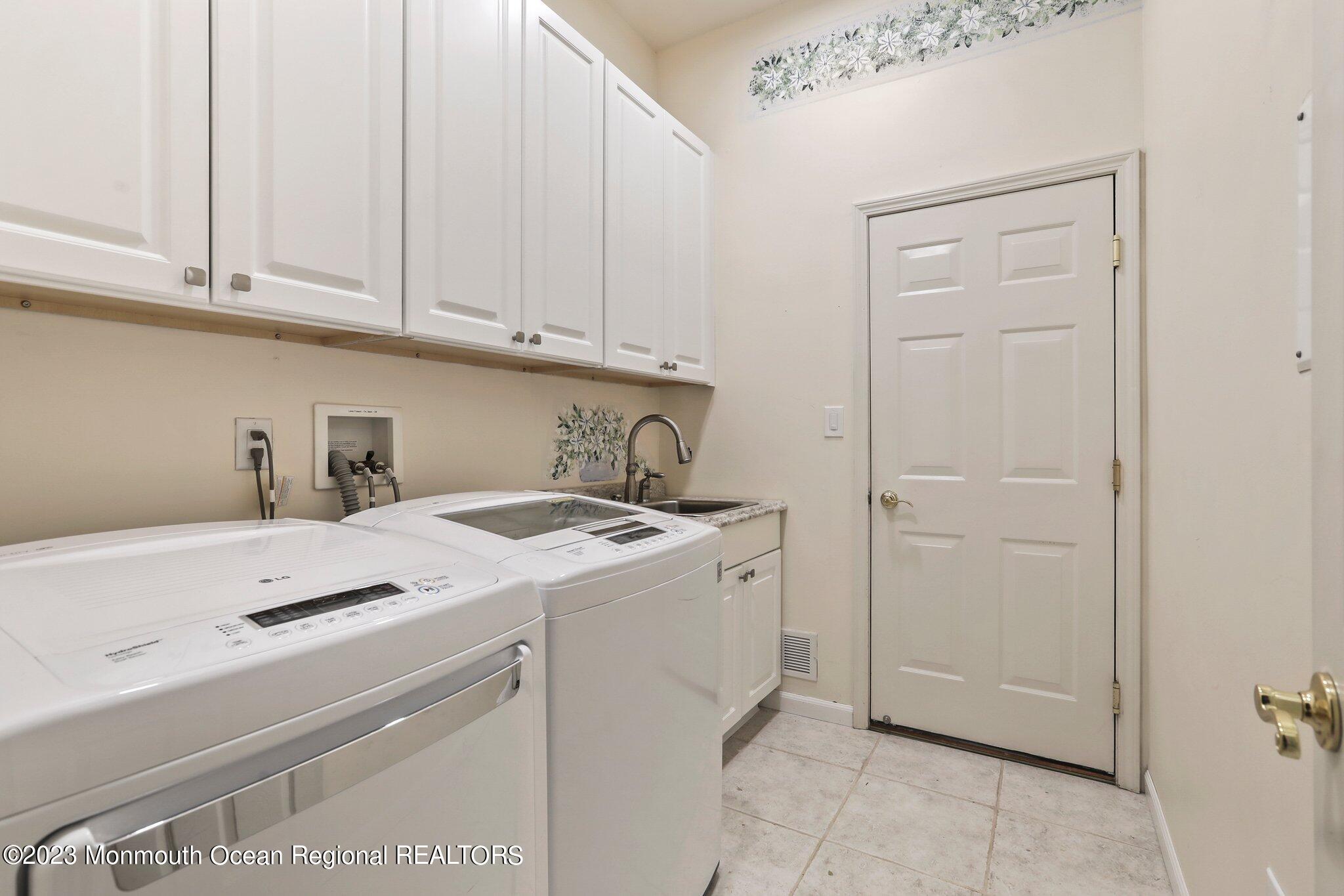 4 Little Falls Court