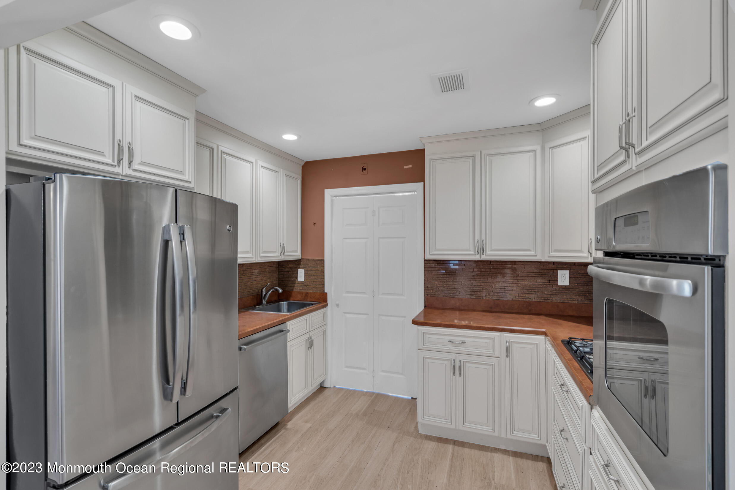 2016 Mount Carmel Boulevard