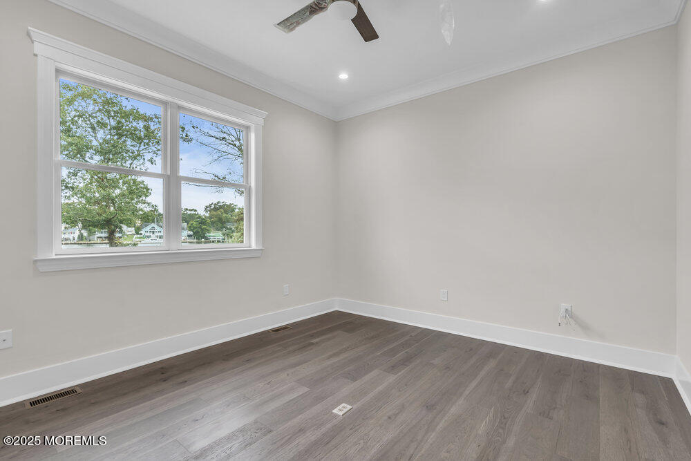 105 Coral Way S, Forked River