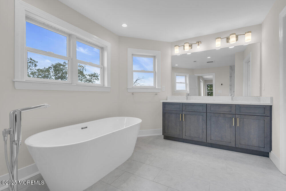 105 Coral Way S, Forked River