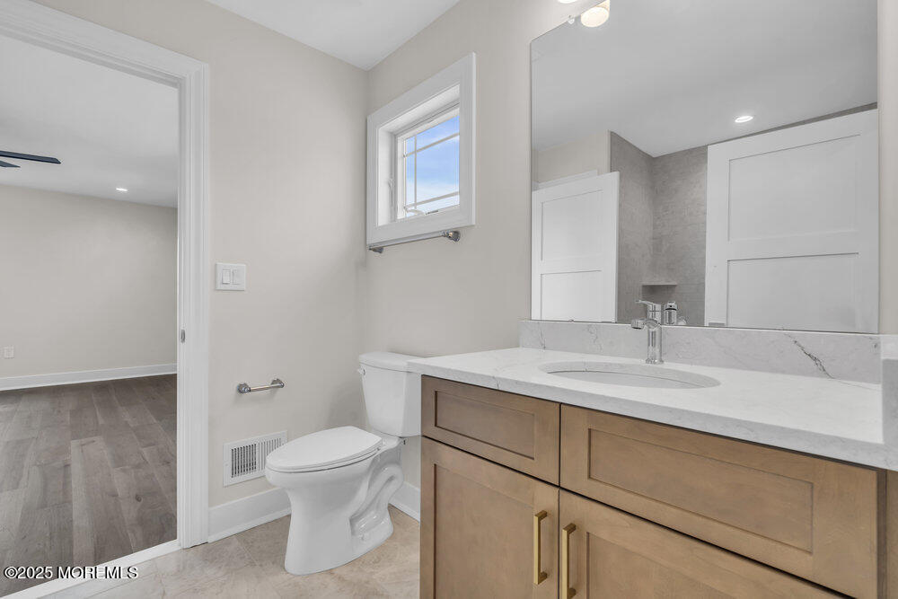 105 Coral Way S, Forked River