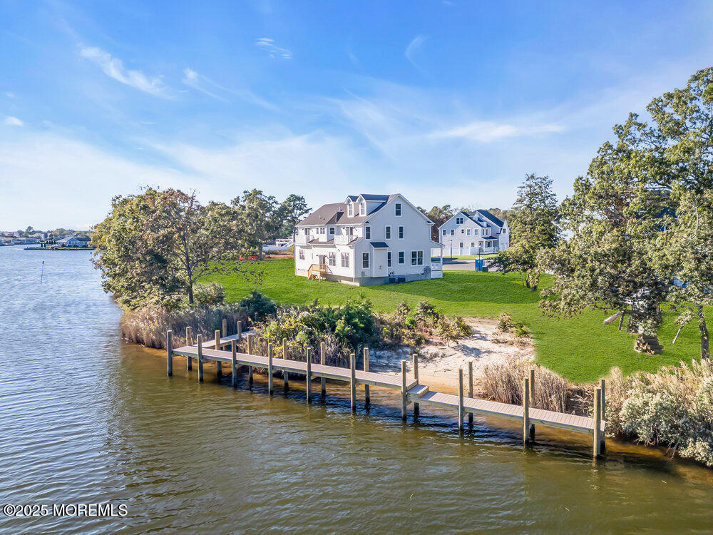 105 Coral Way S, Forked River