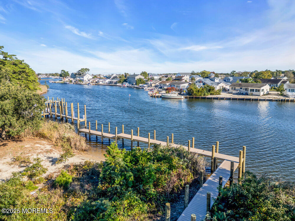 105 Coral Way S, Forked River