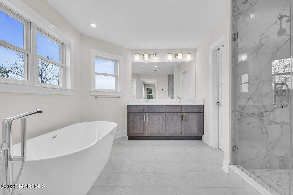 105 Coral Way S, Forked River