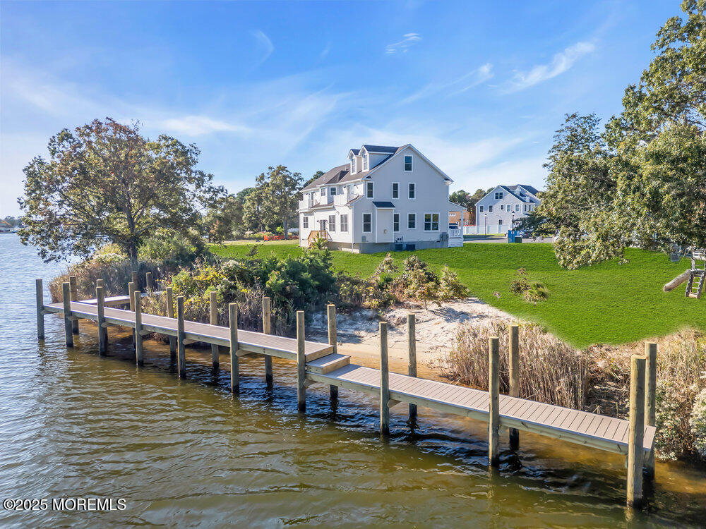 105 Coral Way S, Forked River