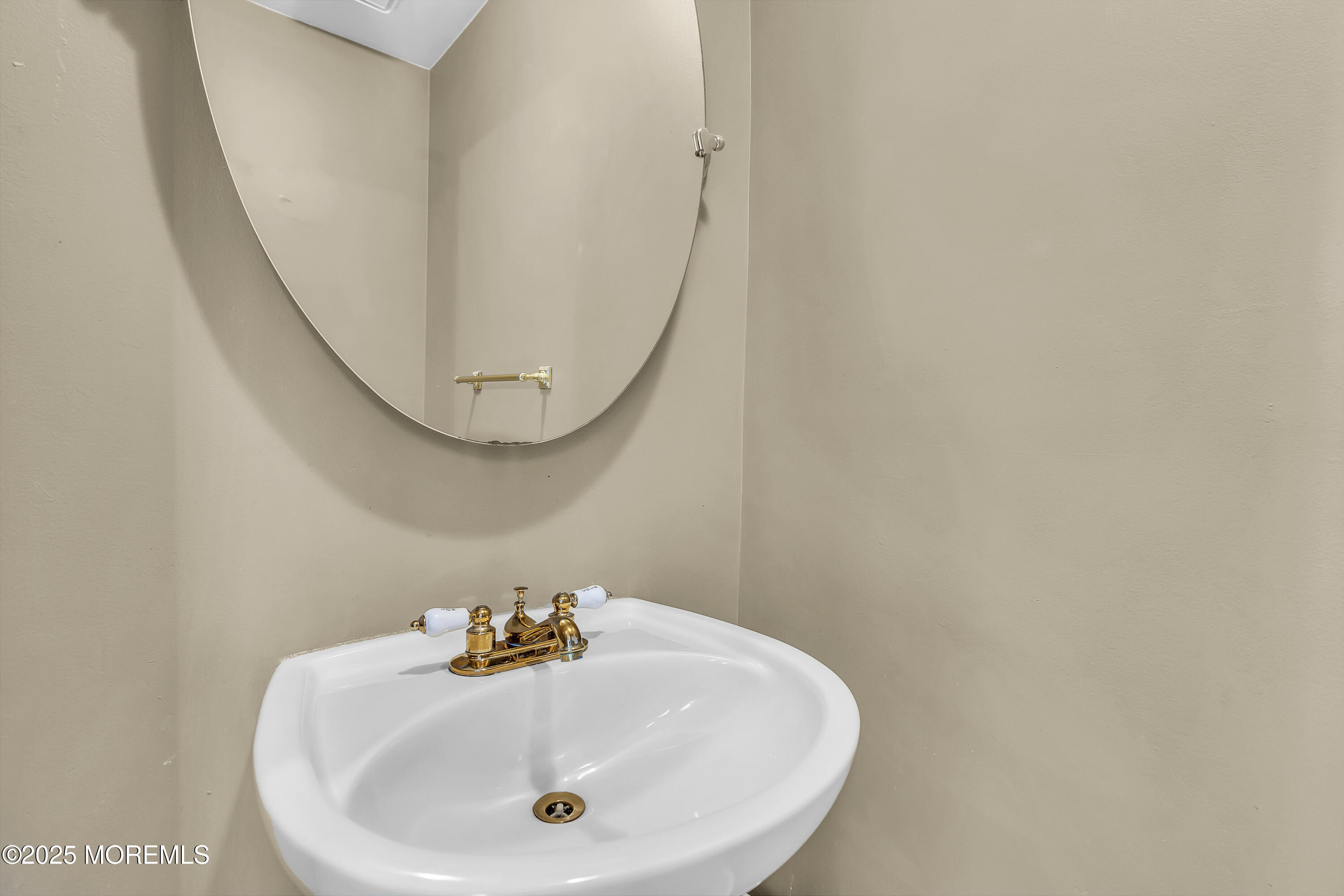 79 Greenwood Loop Road, 623