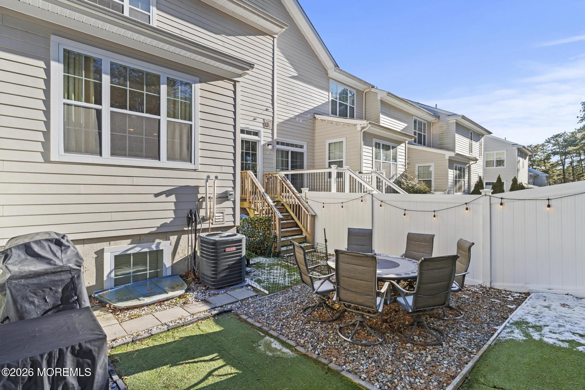 330 Hawthorne Lane