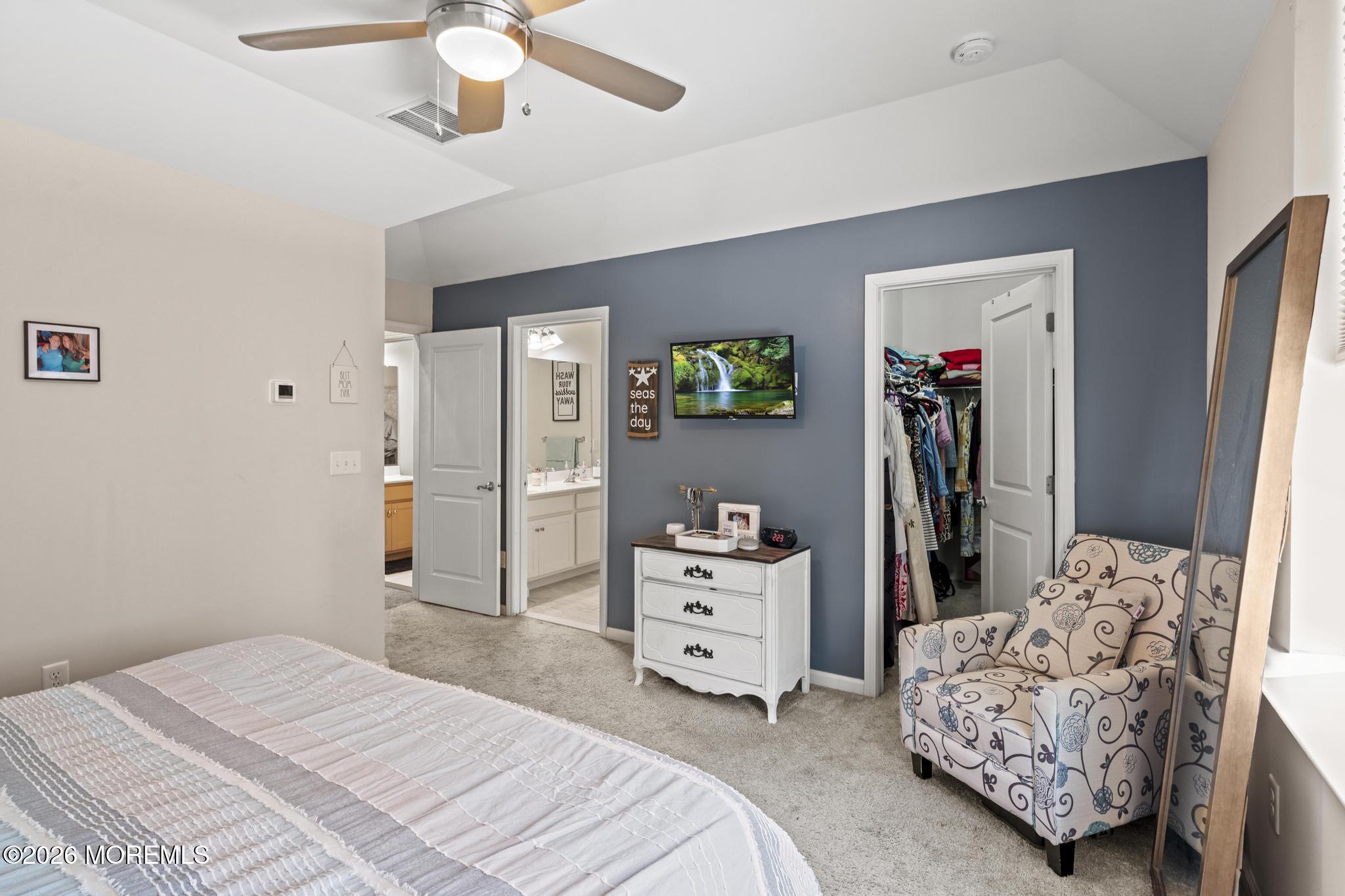330 Hawthorne Lane