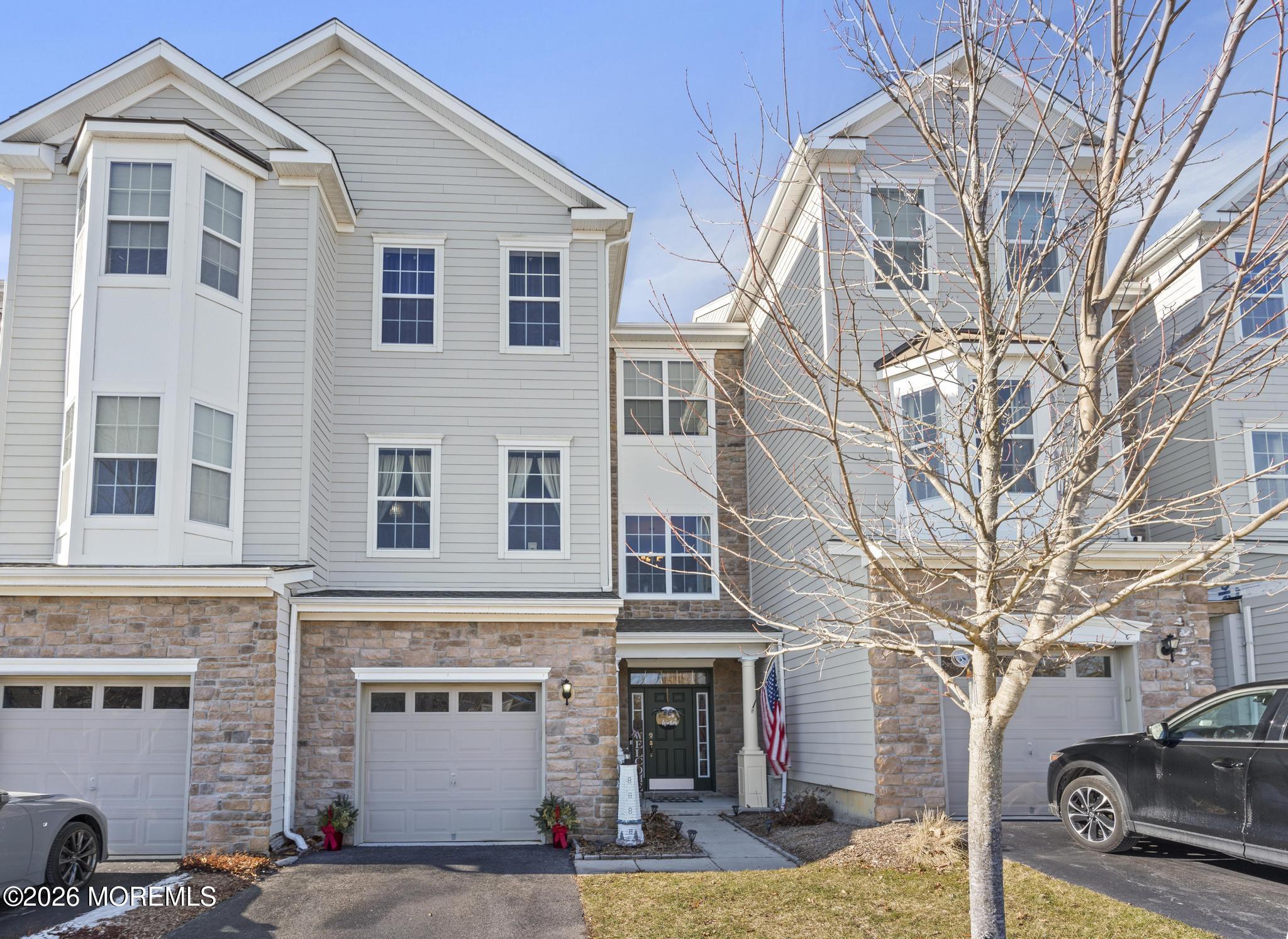 330 Hawthorne Lane