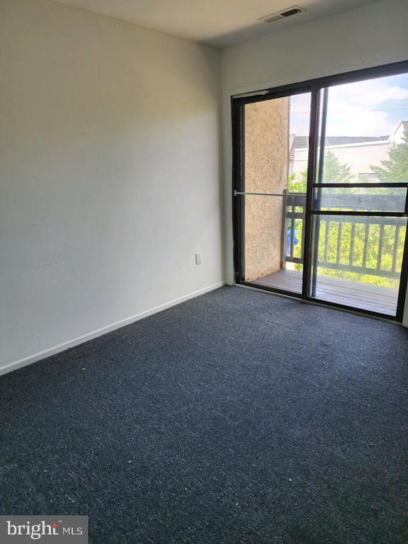 403 Newtowne Sq