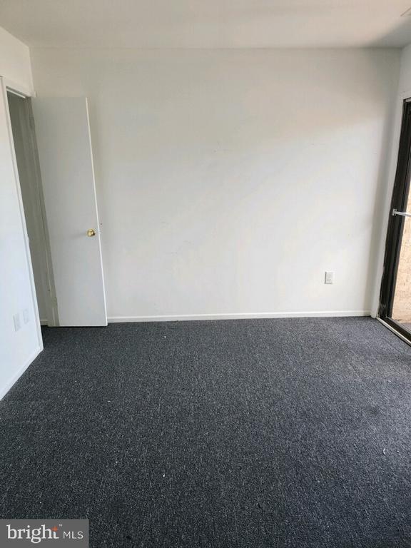 403 Newtowne Sq