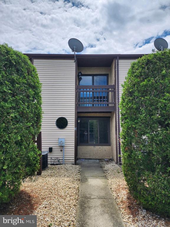 403 Newtowne Sq