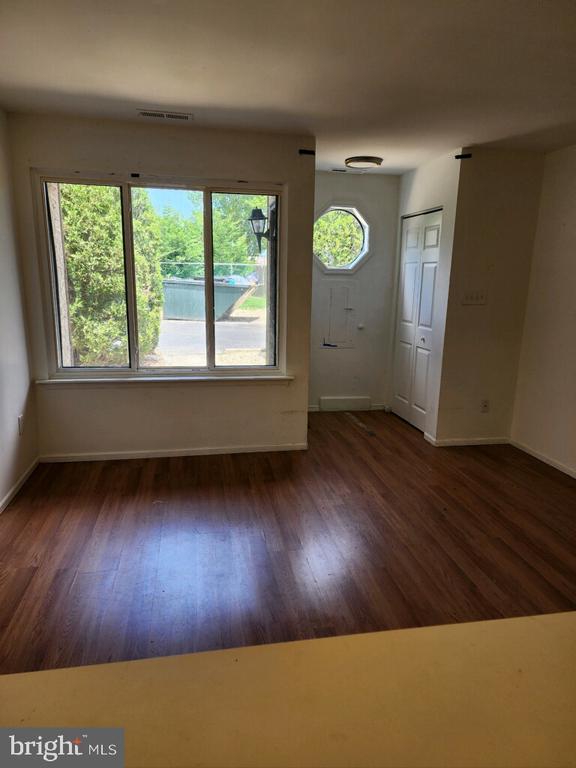 403 Newtowne Sq