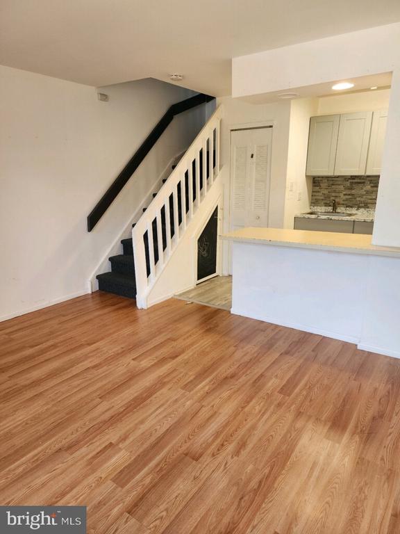 403 Newtowne Sq