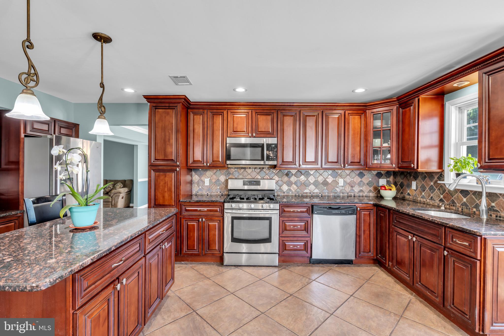 3 RACHEL COURT
