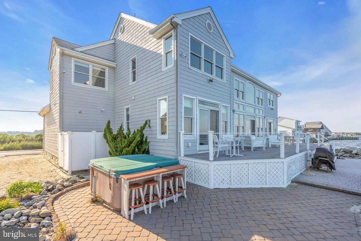 339 Bay Shore Dr