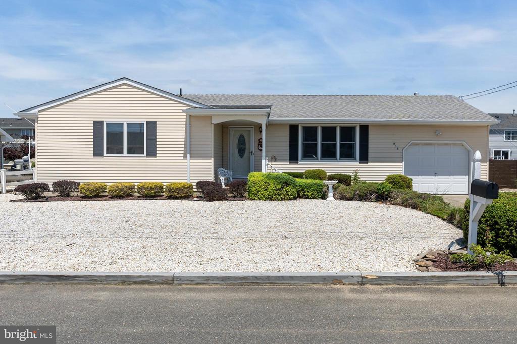 810 Bowline Dr
