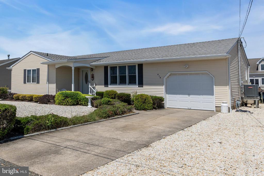 810 Bowline Dr