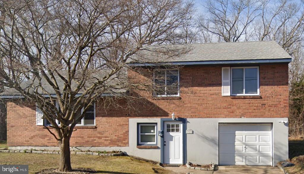 32 Locker St