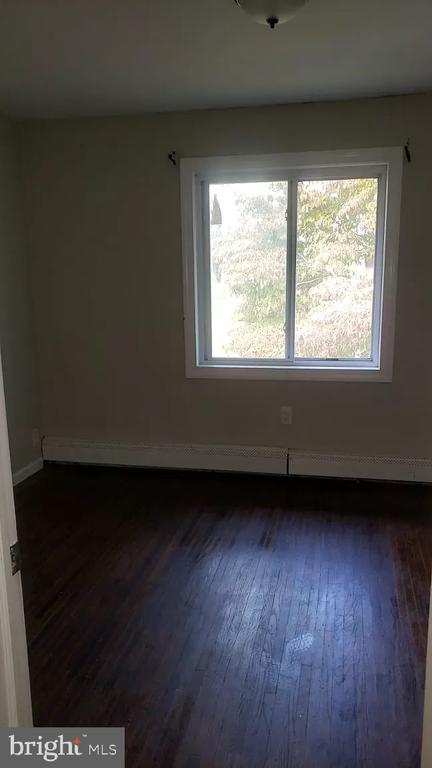 32 Locker St
