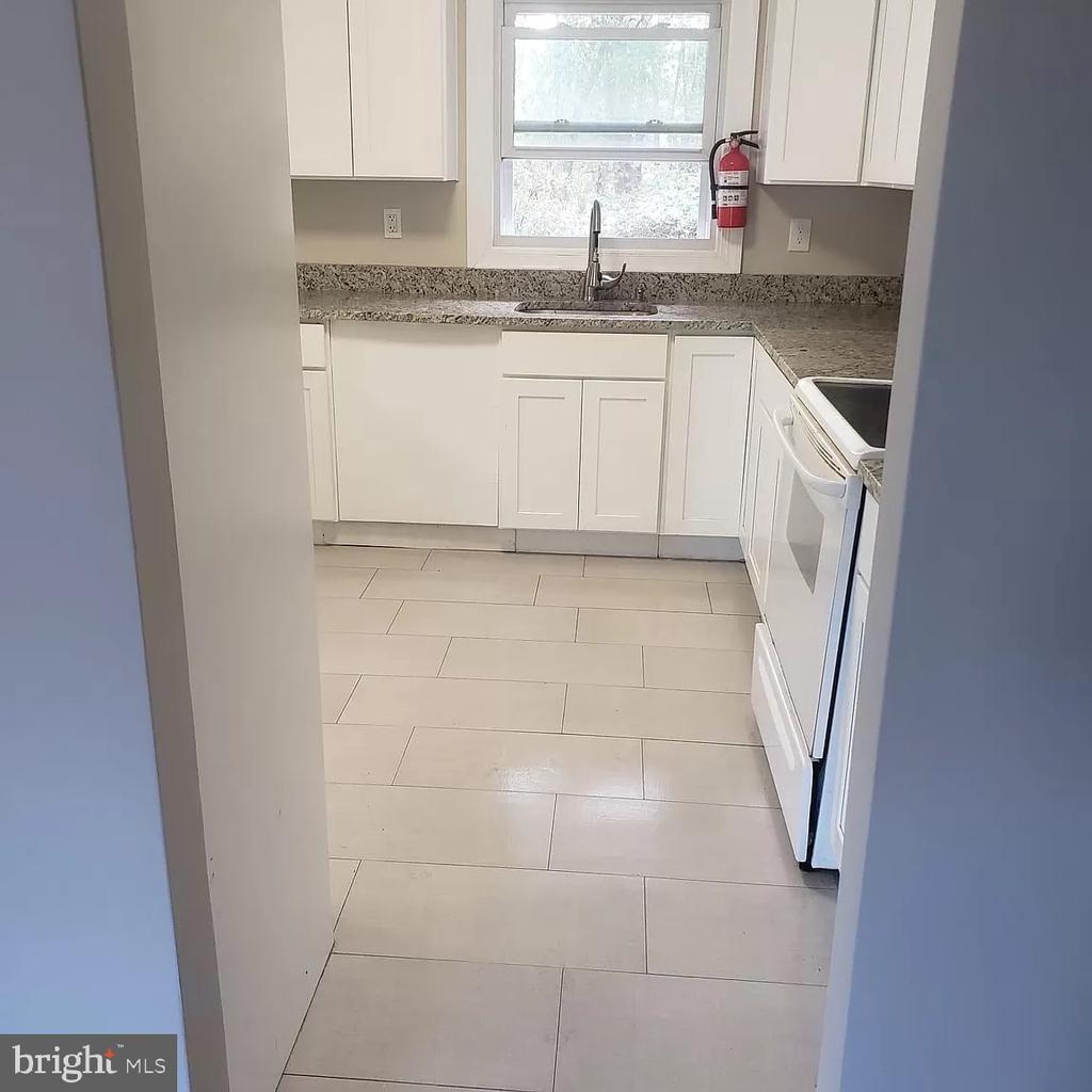 32 Locker St