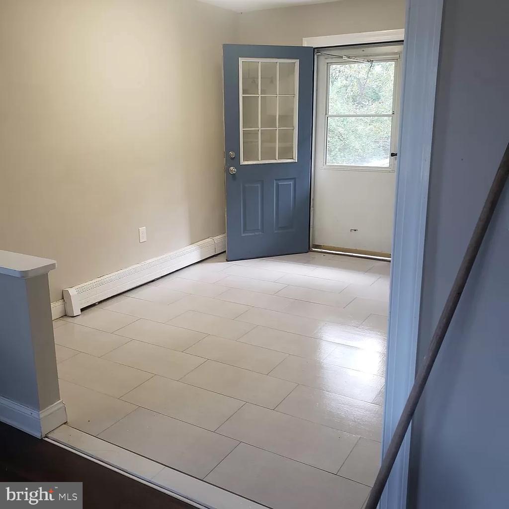 32 Locker St
